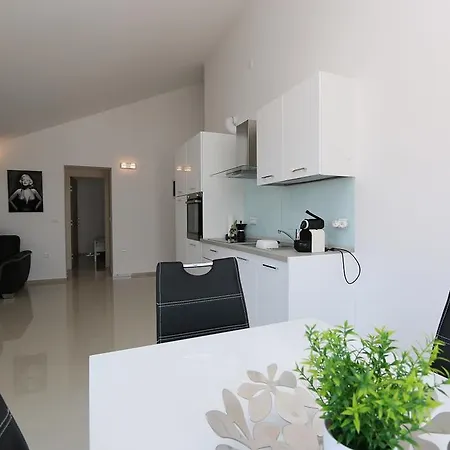 Marilyn Apartment